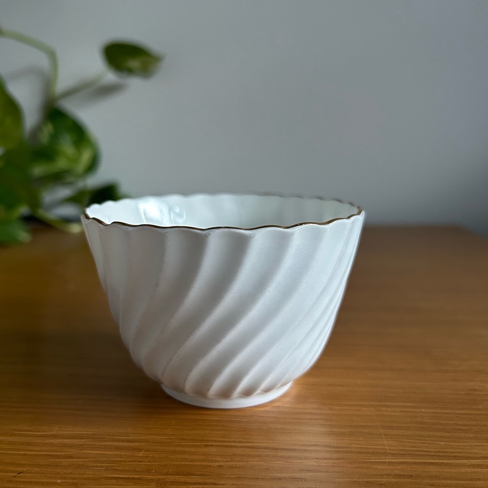 Aynsley Teacup - Picture 5 of 12